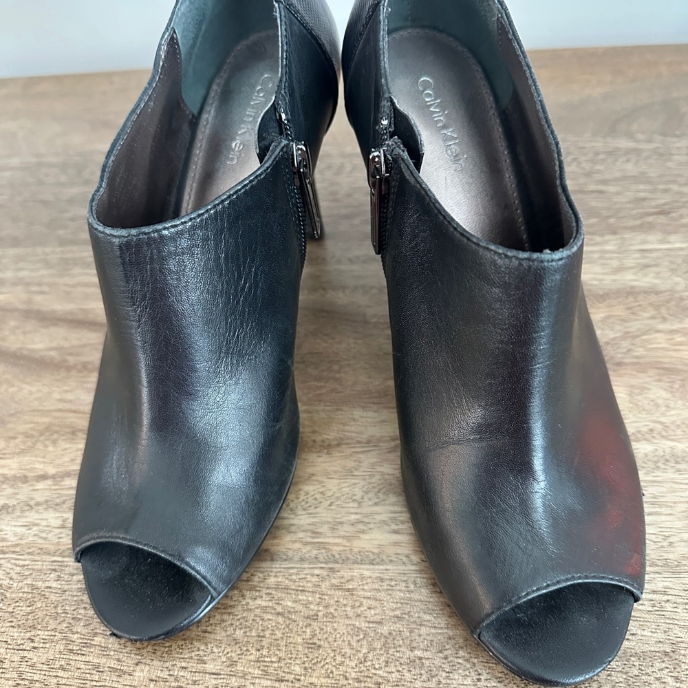 ❣️ Calvin Klein Black Peep Toe Ankle Shoes❣️